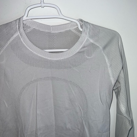 Lululemon Women's White Long Sleeve Top size 6 swiftly - Picture 8 of 15